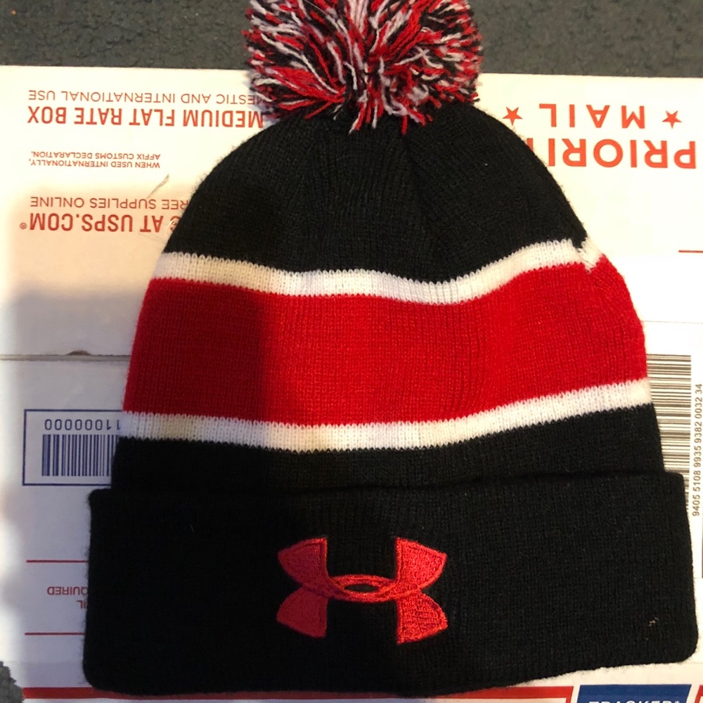 Warm Soft Hat Under Armour with ball
